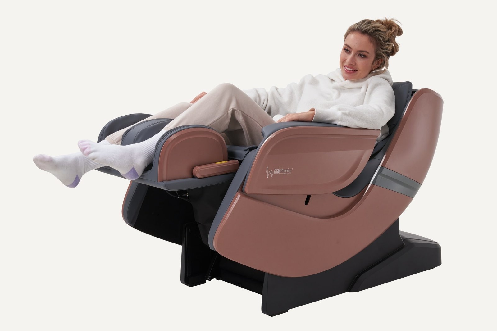 mujer con medias acostado en silla de masaje Casada Ecosonic - Bronce