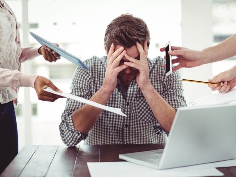 persona con estrés crónico