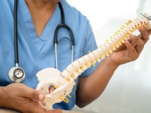 Il medico spiega la stenosi