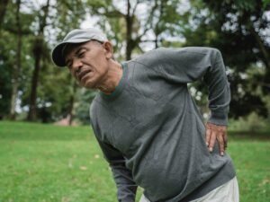 Gentleman fragt sich, was ein Hexenschuss ist und was man dagegen tun kann
