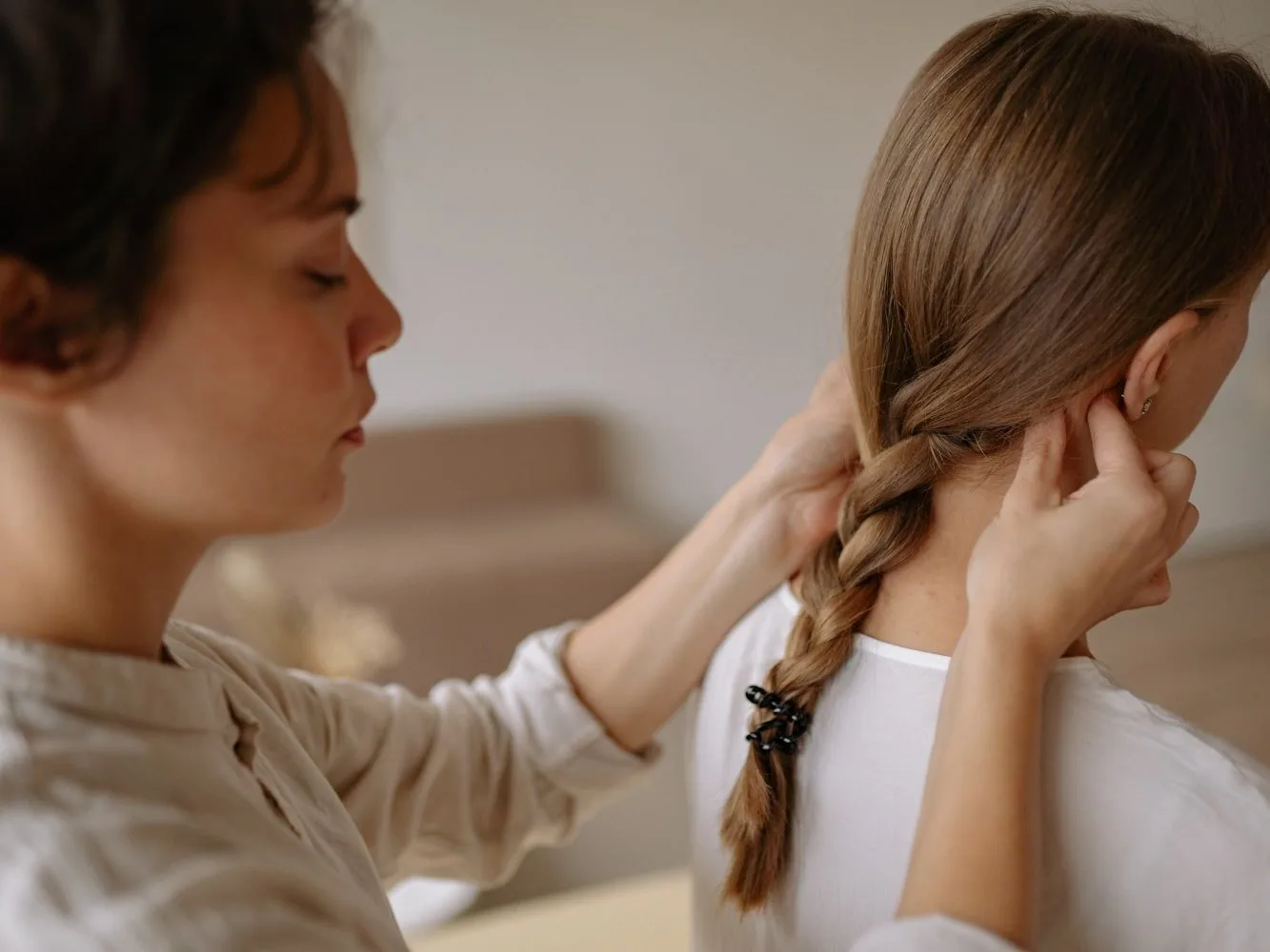 person giving neck massage