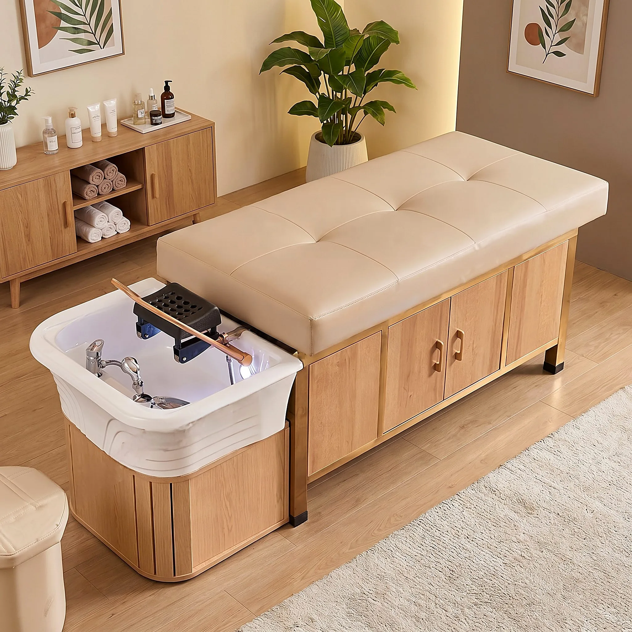 Cama de tratamiento Headspa Tokyo de madera en un ambiente de spa atmosférico con plantas