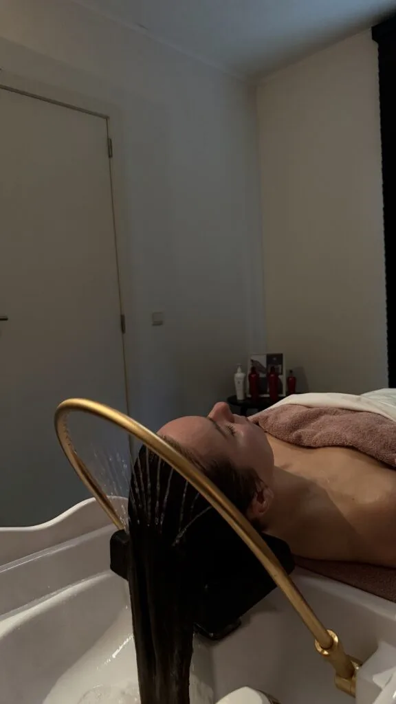 Tratamiento de spa para el cabello en el salón
