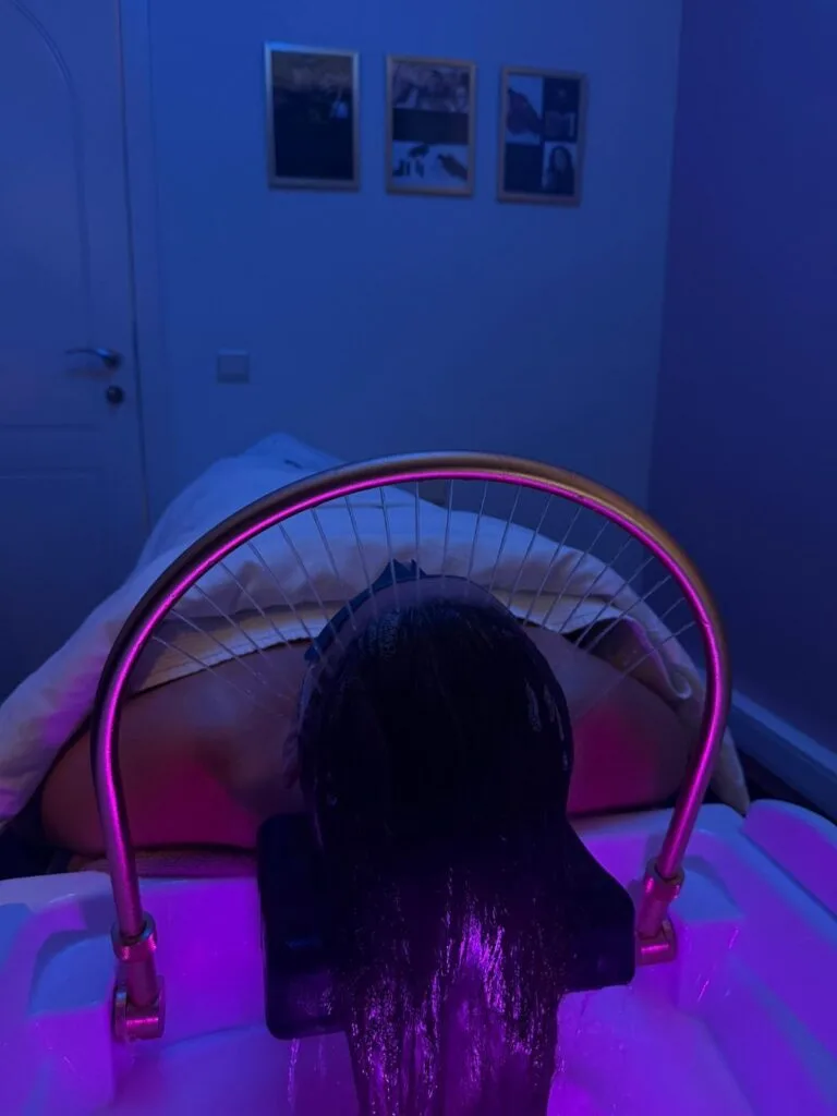 Tratamiento de spa para el cabello en el salón