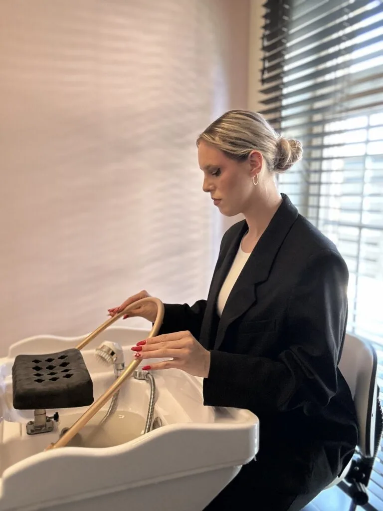 Tratamiento de spa para el cabello en el salón